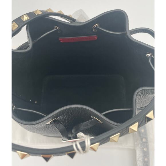 NEW VALENTINO BLACK GRAIN LEATHER ROCKSTUD BUCKET SHOULDER BAG PURSE NWT - Picture 12 of 14
